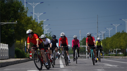 视频pg电子平台丨京津冀鲁公路自行车比赛乐陵开赛！(图4)